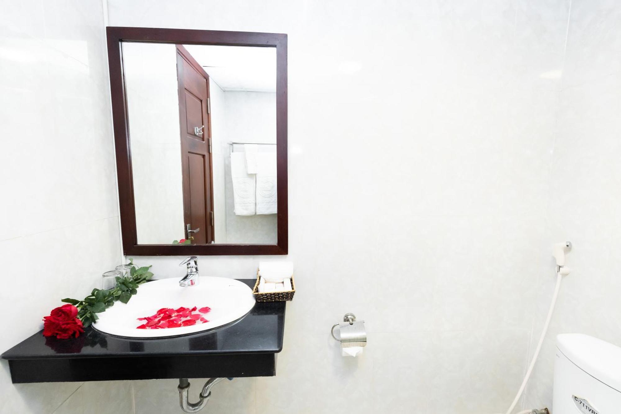Golden Quang Tri Hotel Dong Ha Exterior foto